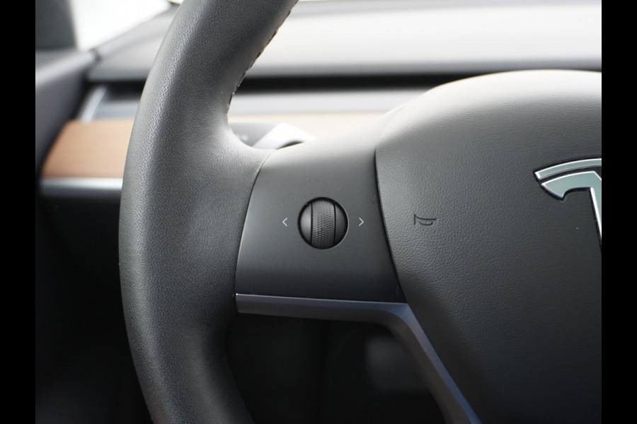 Tesla Model 3 RWD SR+ 60kWh 325PK FSD 3-Computer 18" AutoPilot Leder PanoDak Adaptive-Cruise Lmv Camera's Elektr.-Stuur+Stoelen+Spiegels+Geheu Navi LED Comfortstoelen ACC DAB Voorverwarmen interieur via App Keyless via Telefoonsleutel One-Pedal-Drive Origineel Nederlandse auto tot 11kw laden thuis! 1.584kg licht! Accu Garantie tot 31-03-2028/160.000km