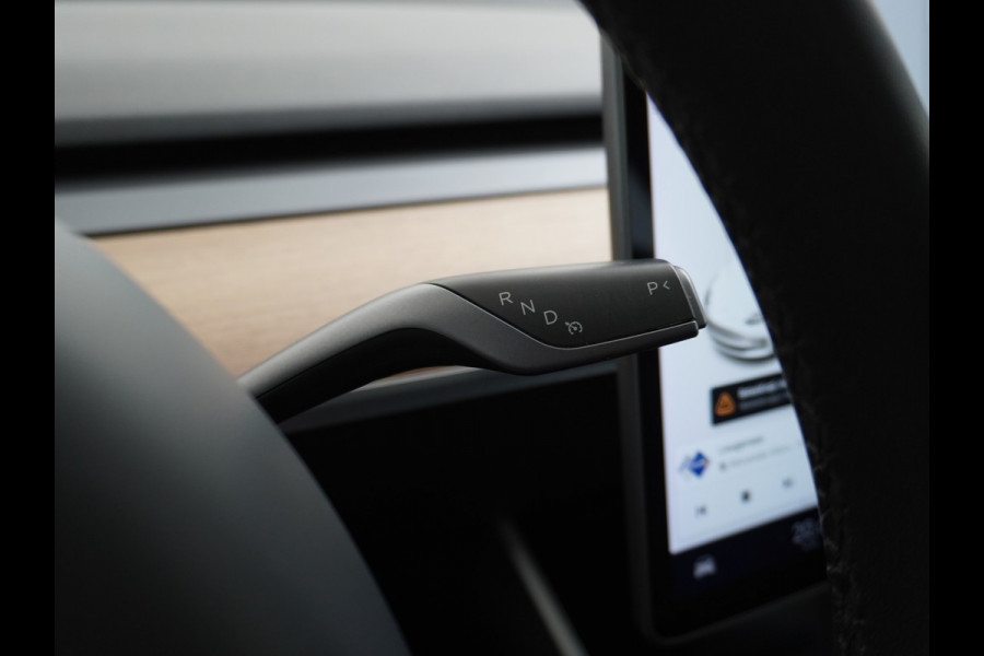Tesla Model 3 RWD SR+ 60kWh 325PK FSD 3-Computer 18" AutoPilot Leder PanoDak Adaptive-Cruise Lmv Camera's Elektr.-Stuur+Stoelen+Spiegels+Geheu Navi LED Comfortstoelen ACC DAB Voorverwarmen interieur via App Keyless via Telefoonsleutel One-Pedal-Drive Origineel Nederlandse auto tot 11kw laden thuis! 1.584kg licht! Accu Garantie tot 31-03-2028/160.000km