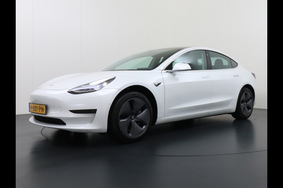 Tesla Model 3 RWD SR+ 60kWh 325PK FSD 3-Computer 18" AutoPilot Leder PanoDak Adaptive-Cruise Lmv Camera's Elektr.-Stuur+Stoelen+Spiegels+Geheu Navi LED Comfortstoelen ACC DAB Voorverwarmen interieur via App Keyless via Telefoonsleutel One-Pedal-Drive Origineel Nederlandse auto tot 11kw laden thuis! 1.584kg licht! Accu Garantie tot 31-03-2028/160.000km
