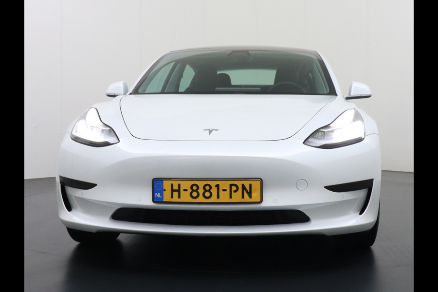 Tesla Model 3 RWD SR+ 60kWh 325PK FSD 3-Computer 18" AutoPilot Leder PanoDak Adaptive-Cruise Lmv Camera's Elektr.-Stuur+Stoelen+Spiegels+Geheu Navi LED Comfortstoelen ACC DAB Voorverwarmen interieur via App Keyless via Telefoonsleutel One-Pedal-Drive Origineel Nederlandse auto tot 11kw laden thuis! 1.584kg licht! Accu Garantie tot 31-03-2028/160.000km