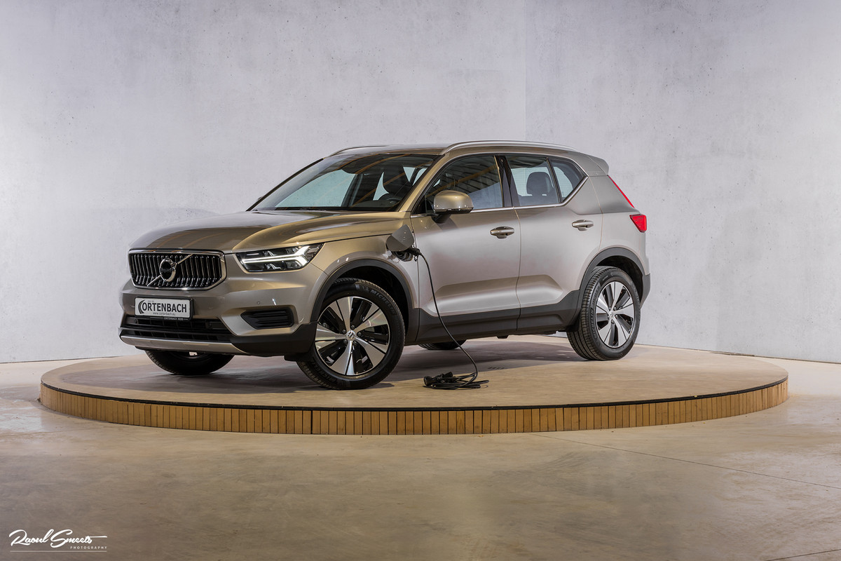 Volvo XC40 1.5 T4 Recharge Inscription | Zwenkbare trekhaak | Memory | Cruise control | Leder | Apple carplay | Volvo XC40 1.5 T4 Recharge Inscription | Zwenkbare trekhaak | Memory | Cruise control | Leder | Apple carplay |