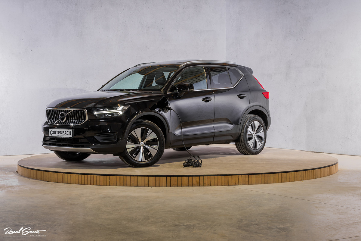 Volvo XC40 1.5 T4 Recharge Momentum | Zwenkbare Trekhaak | Panorama dak | Memory | Apple carplay | Leder |