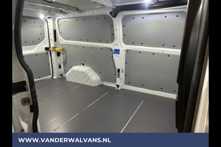 Ford Transit Custom 2.0 TDCI L2H1 Euro6 Airco | Navigatie | Camera | Stoelverwarming | 2800kg trekvermogen cruisecontrol, parkeersensoren, LED, bijrijdersbank, verwarmde voorruit