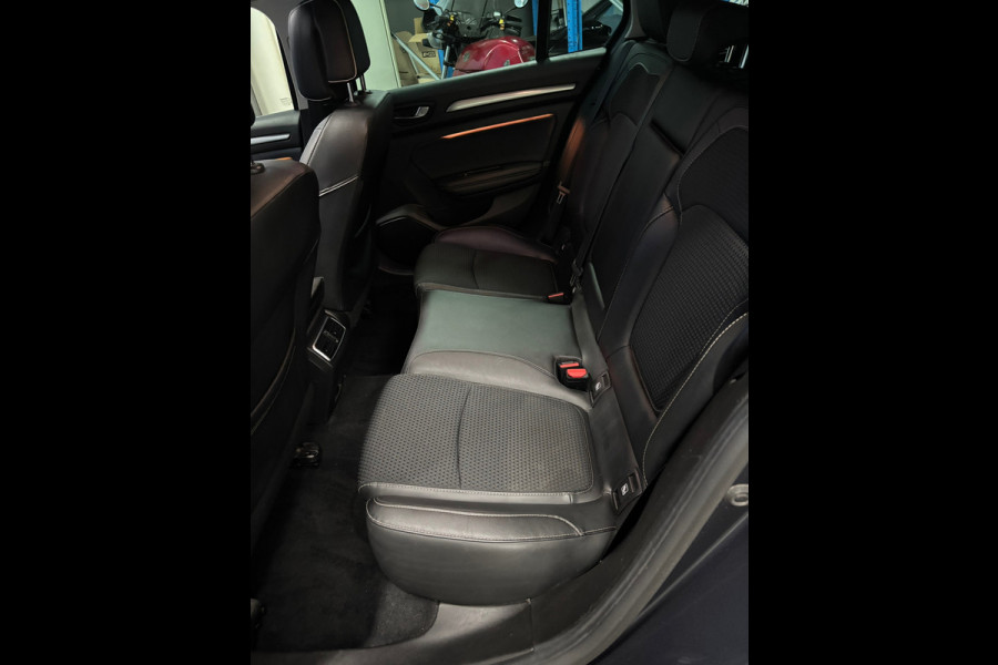 Renault MEGANE Estate 1.3 TCe Bose Automaat | Navi | Clima | Cruise | PDC | Open dak | Trekhaak