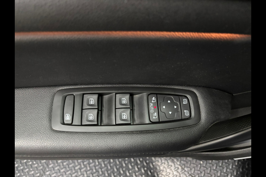 Renault MEGANE Estate 1.3 TCe Bose Automaat | Navi | Clima | Cruise | PDC | Open dak | Trekhaak