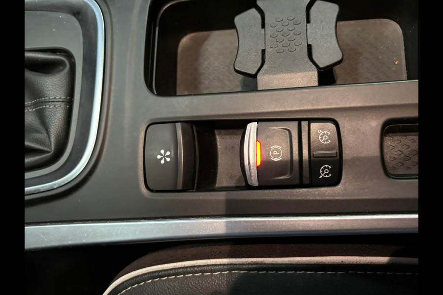 Renault MEGANE Estate 1.3 TCe Bose Automaat | Navi | Clima | Cruise | PDC | Open dak | Trekhaak