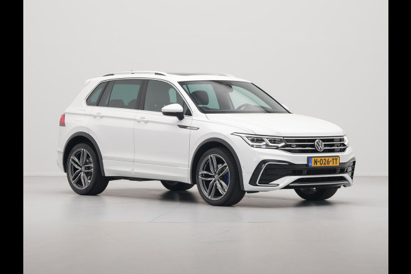 Volkswagen Tiguan 1.5 TSI 150pk DSG R-Line Business+ Panorama Navigatie Wegkl. trekhaak Camera 13