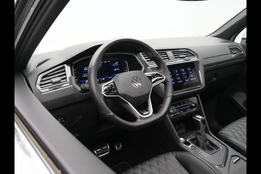 Volkswagen Tiguan 1.5 TSI 150pk DSG R-Line Business+ Panorama Navigatie Wegkl. trekhaak Camera 13