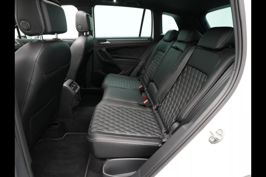 Volkswagen Tiguan 1.5 TSI 150pk DSG R-Line Business+ Panorama Navigatie Wegkl. trekhaak Camera 13