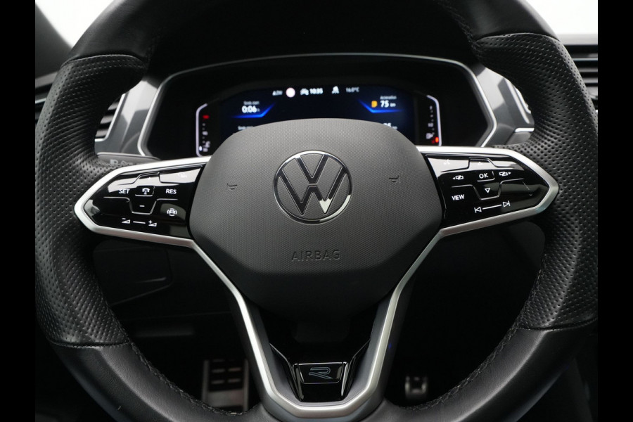 Volkswagen Tiguan 1.5 TSI 150pk DSG R-Line Business+ Panorama Navigatie Wegkl. trekhaak Camera 13