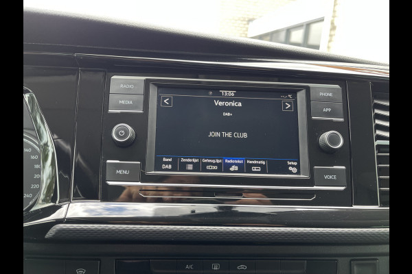 Volkswagen Transporter 2.0 TDI L2H1 30 DC 5 persoons / vaste prijs rijklaar € 27.950 ex btw / lease vanaf € 456 / grijs metallic / airco / cruise / Apple Carplay / lichtmetalen velgen / euro 6 / bpm vrij !