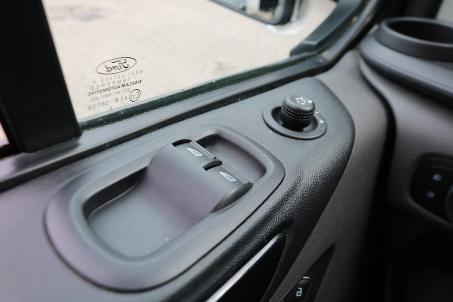 Ford Transit Custom 2.0 TDci L2 H1 Sport Airco Navigatie Camera 2.8T Trekhaak