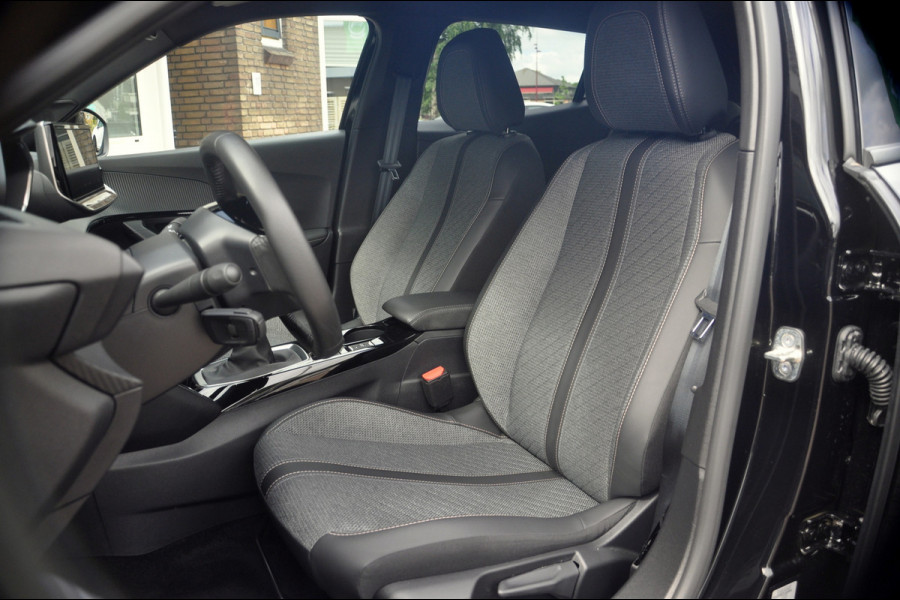Peugeot 2008 1.2 PureTech 100 Allure | 360 Gr Camera | Navi | ACC | Zeer nette staat!