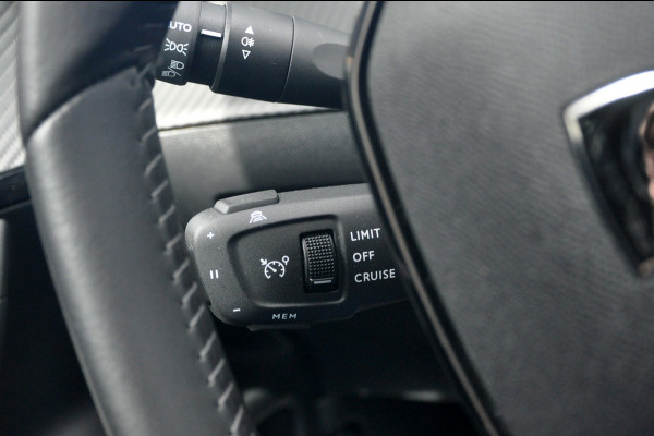Peugeot 2008 1.2 PureTech 100 Allure | 360 Gr Camera | Navi | ACC | Zeer nette staat!
