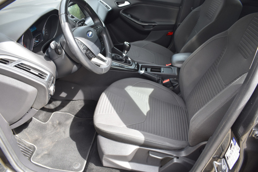 Ford Focus Wagon 1.5 150pk Titanium / Carplay / Navigatie / Keyless / PDC v+a / Trekhaak