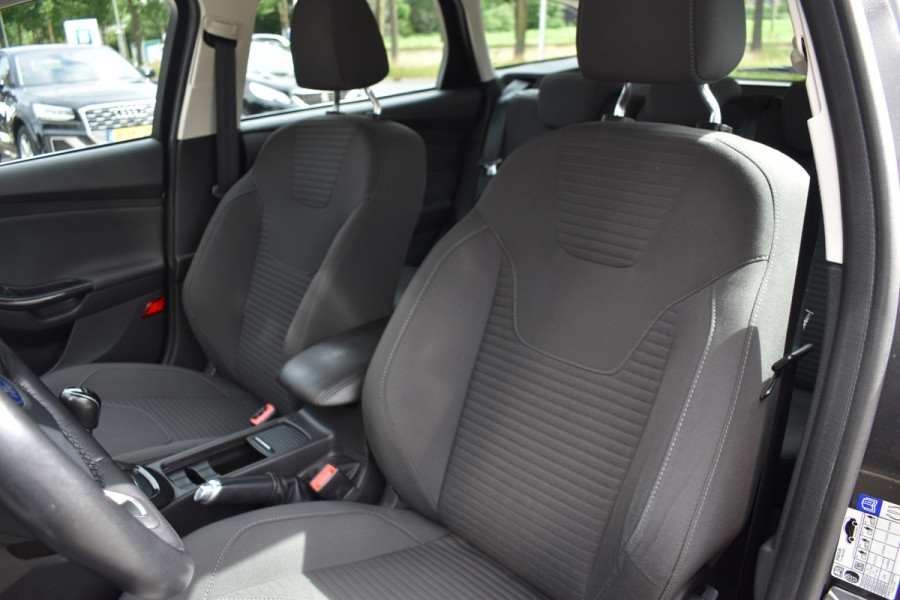 Ford Focus Wagon 1.5 150pk Titanium / Carplay / Navigatie / Keyless / PDC v+a / Trekhaak
