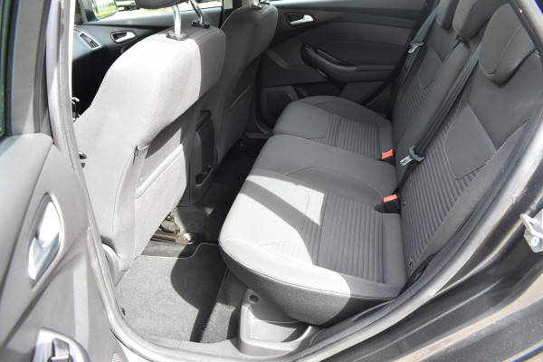Ford Focus Wagon 1.5 150pk Titanium / Carplay / Navigatie / Keyless / PDC v+a / Trekhaak