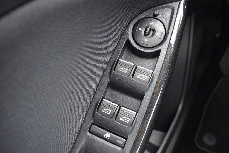Ford Focus Wagon 1.5 150pk Titanium / Carplay / Navigatie / Keyless / PDC v+a / Trekhaak