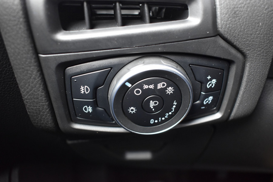 Ford Focus Wagon 1.5 150pk Titanium / Carplay / Navigatie / Keyless / PDC v+a / Trekhaak