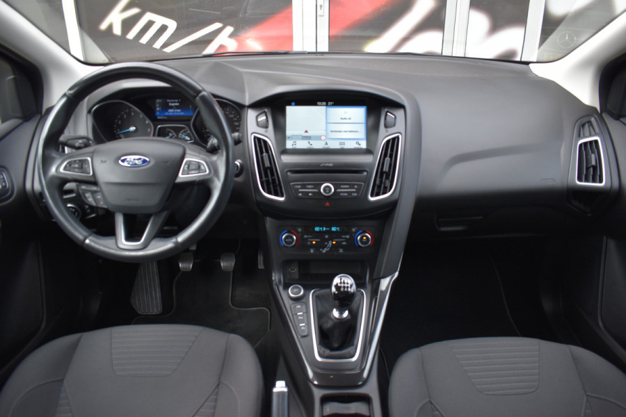 Ford Focus Wagon 1.5 150pk Titanium / Carplay / Navigatie / Keyless / PDC v+a / Trekhaak