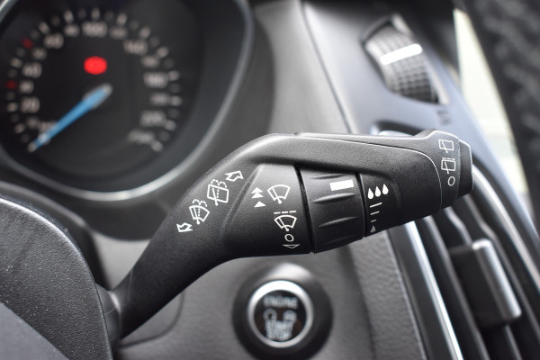 Ford Focus Wagon 1.5 150pk Titanium / Carplay / Navigatie / Keyless / PDC v+a / Trekhaak