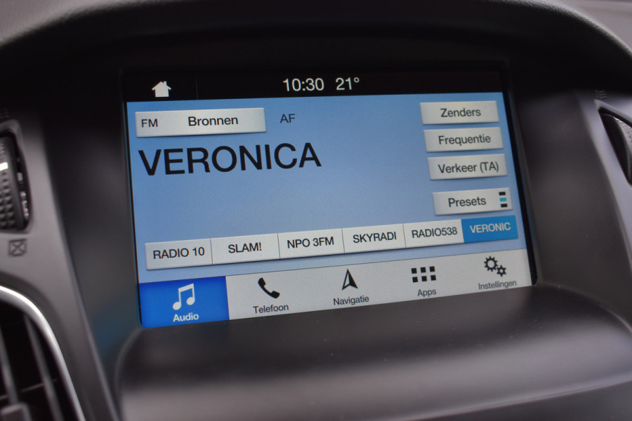 Ford Focus Wagon 1.5 150pk Titanium / Carplay / Navigatie / Keyless / PDC v+a / Trekhaak