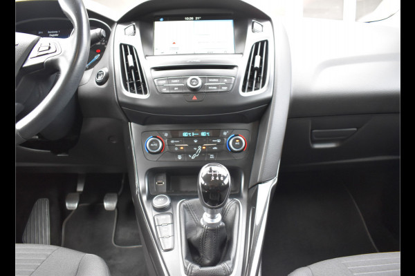 Ford Focus Wagon 1.5 150pk Titanium / Carplay / Navigatie / Keyless / PDC v+a / Trekhaak