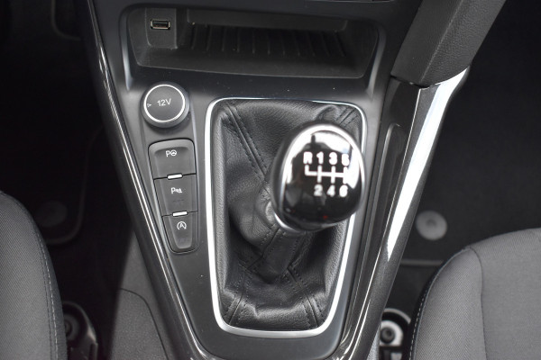 Ford Focus Wagon 1.5 150pk Titanium / Carplay / Navigatie / Keyless / PDC v+a / Trekhaak