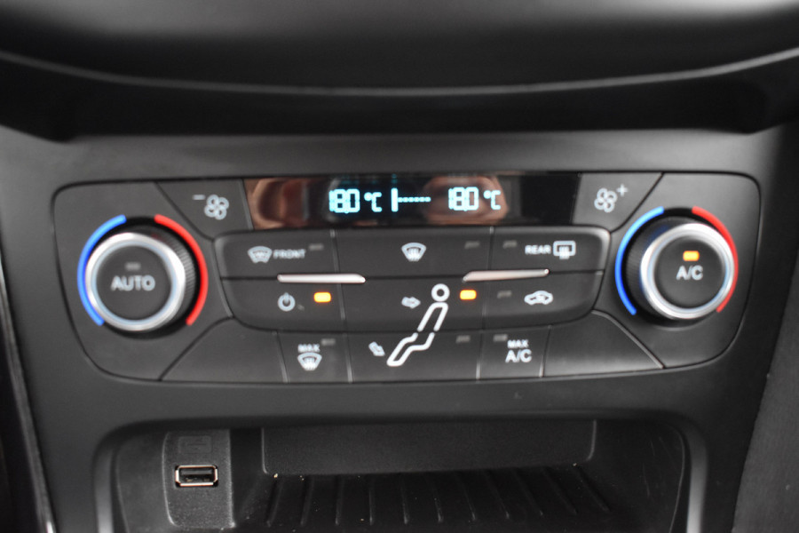 Ford Focus Wagon 1.5 150pk Titanium / Carplay / Navigatie / Keyless / PDC v+a / Trekhaak