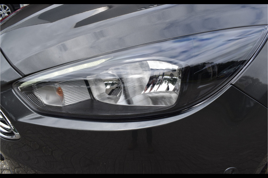 Ford Focus Wagon 1.5 150pk Titanium / Carplay / Navigatie / Keyless / PDC v+a / Trekhaak