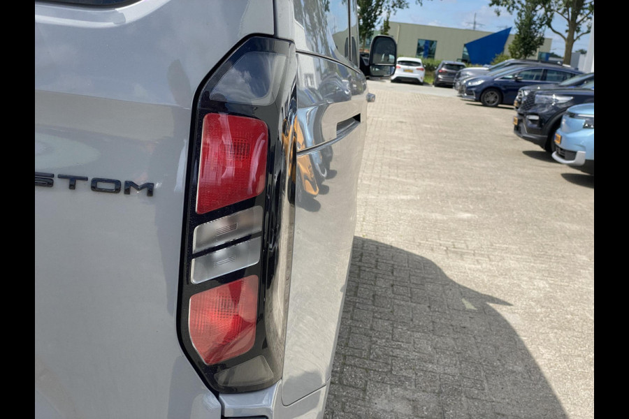 Ford Transit Custom 340 2.5 PHEV L2H1 Limited 233pk | Kombi | Incl. BTW/BPM | Dubbele zijschuifdeur | Privacy Glass | Inklapbare trekhaak | 17 inch lichtmetalen velgen | Driver Assistance Pack Premium | Verwarmbaar stuurwiel