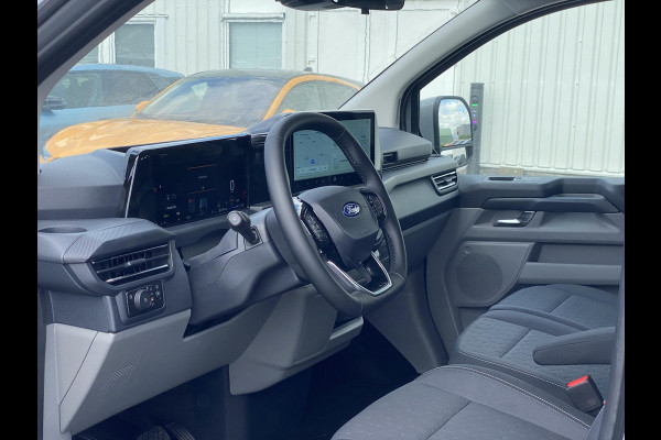 Ford Transit Custom 340 2.5 PHEV L2H1 Limited 233pk | Kombi | Incl. BTW/BPM | Dubbele zijschuifdeur | Privacy Glass | Inklapbare trekhaak | 17 inch lichtmetalen velgen | Driver Assistance Pack Premium | Verwarmbaar stuurwiel