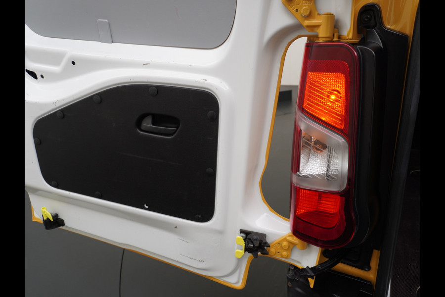 Opel Combo 1.5CDTI EURO6 9x Op voorraad! 3-Persoons Airco Cruise Control Bluetooth Elektr.ramen Elektr.spiegels+Verwarmd Centr.Vergr+ab. L1 Schuifdeur Betonplex vloer Lat om Lat betimmering