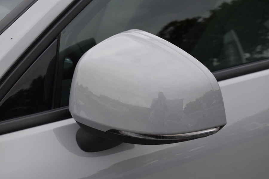 Volvo XC40 B4 211PK Automaat Core Bright Trekhaak | ACC | Blis | Camera | Stoelverwarming