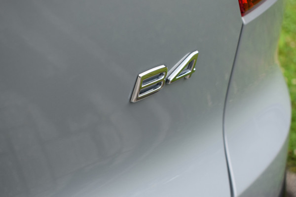 Volvo XC40 B4 211PK Automaat Core Bright Trekhaak | ACC | Blis | Camera | Stoelverwarming