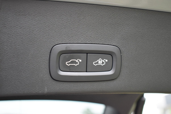 Volvo XC40 B4 211PK Automaat Core Bright Trekhaak | ACC | Blis | Camera | Stoelverwarming