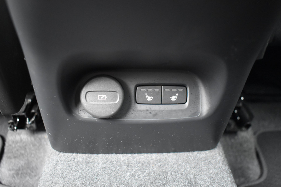 Volvo XC40 B4 211PK Automaat Core Bright Trekhaak | ACC | Blis | Camera | Stoelverwarming