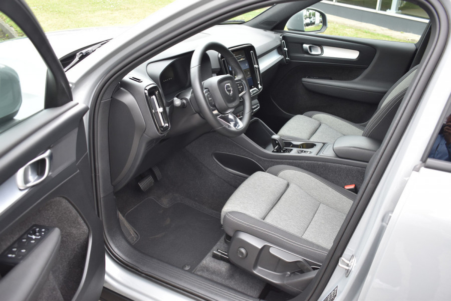 Volvo XC40 B4 211PK Automaat Core Bright Trekhaak | ACC | Blis | Camera | Stoelverwarming