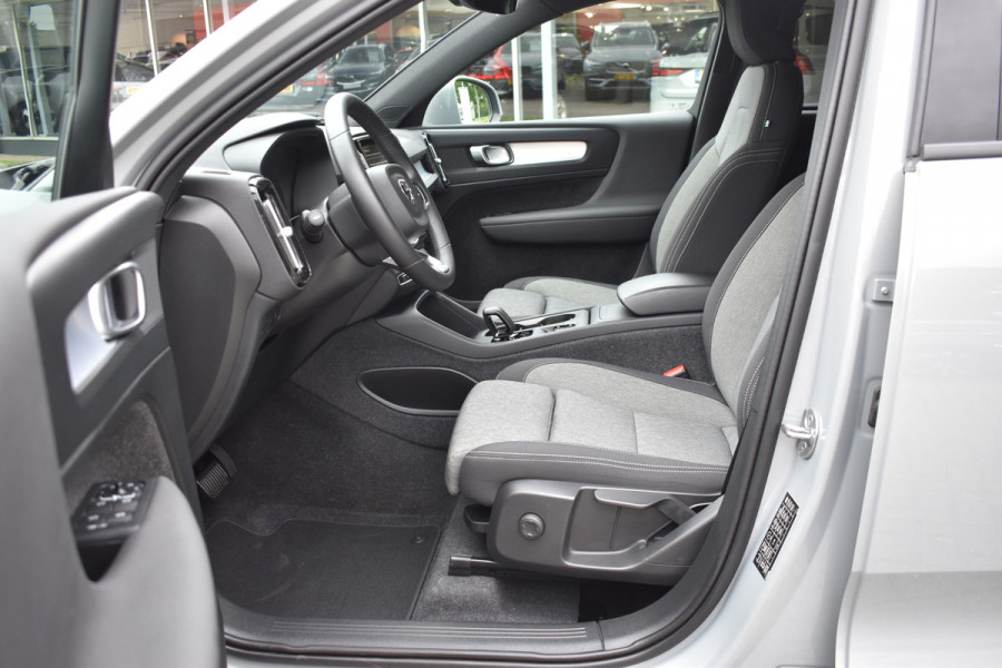 Volvo XC40 B4 211PK Automaat Core Bright Trekhaak | ACC | Blis | Camera | Stoelverwarming