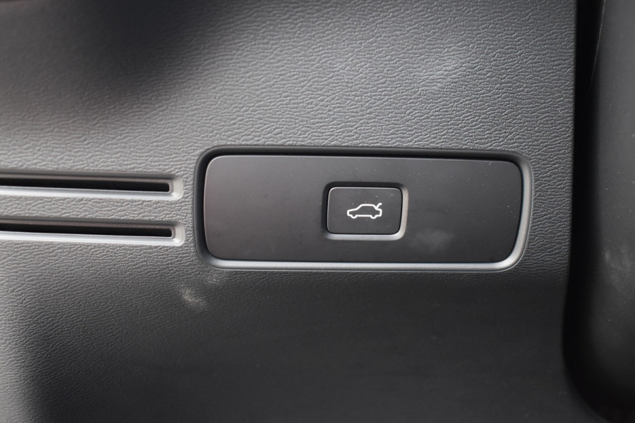 Volvo XC40 B4 211PK Automaat Core Bright Trekhaak | ACC | Blis | Camera | Stoelverwarming