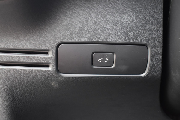Volvo XC40 B4 211PK Automaat Core Bright Trekhaak | ACC | Blis | Camera | Stoelverwarming