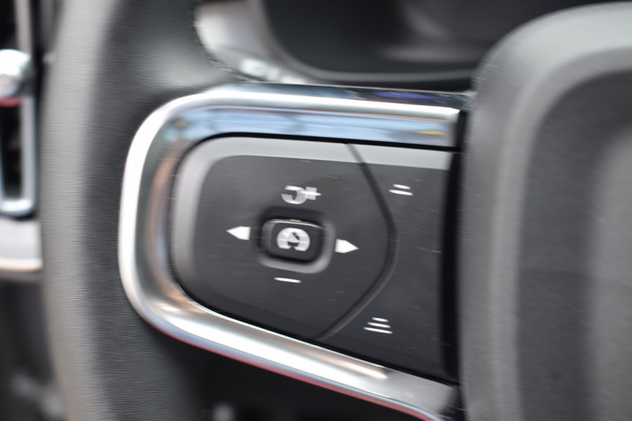 Volvo XC40 B4 211PK Automaat Core Bright Trekhaak | ACC | Blis | Camera | Stoelverwarming