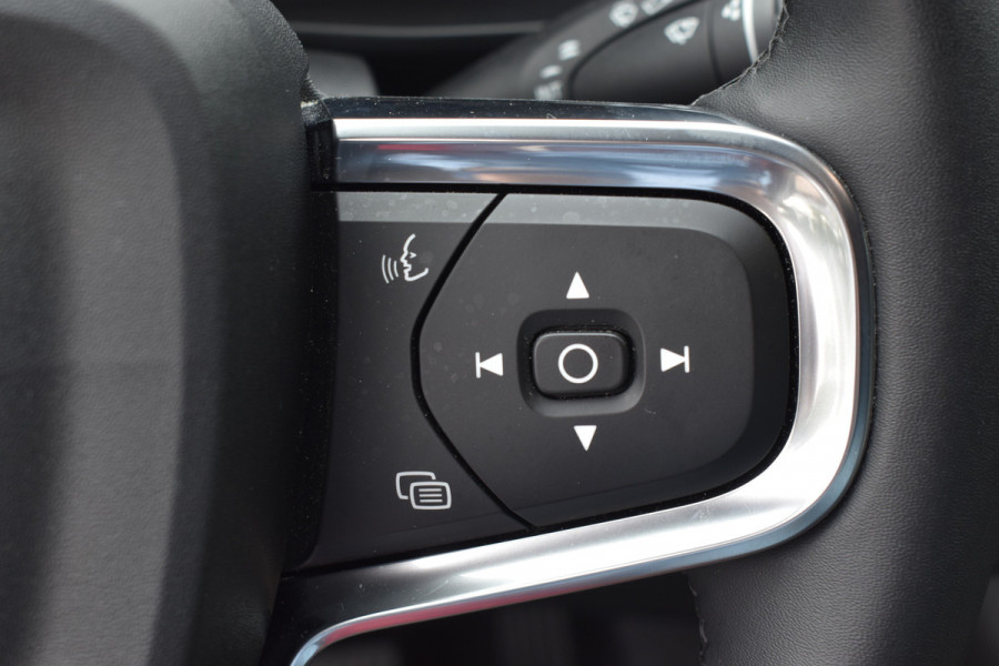Volvo XC40 B4 211PK Automaat Core Bright Trekhaak | ACC | Blis | Camera | Stoelverwarming