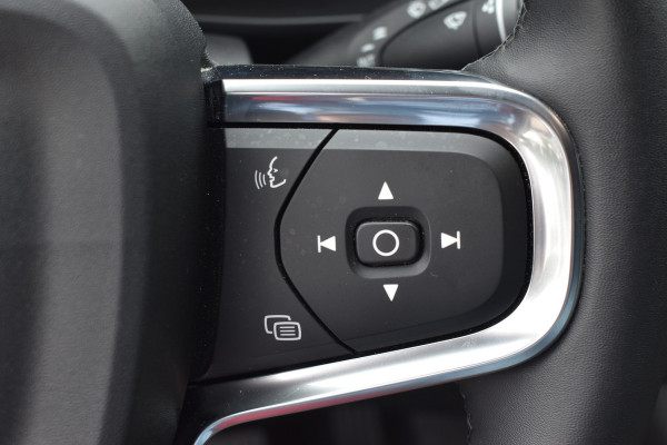 Volvo XC40 B4 211PK Automaat Core Bright Trekhaak | ACC | Blis | Camera | Stoelverwarming