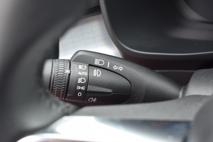 Volvo XC40 B4 211PK Automaat Core Bright Trekhaak | ACC | Blis | Camera | Stoelverwarming