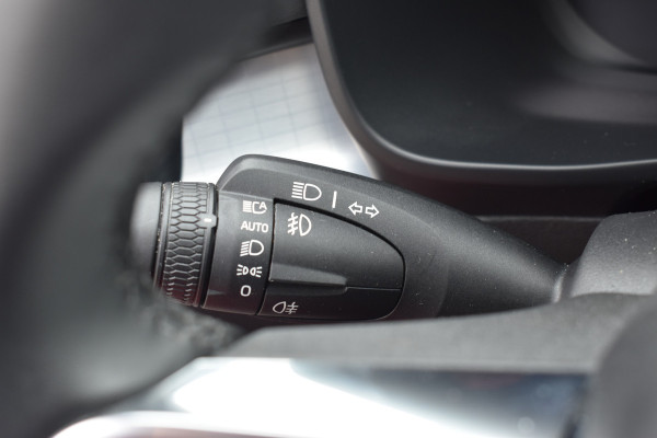 Volvo XC40 B4 211PK Automaat Core Bright Trekhaak | ACC | Blis | Camera | Stoelverwarming