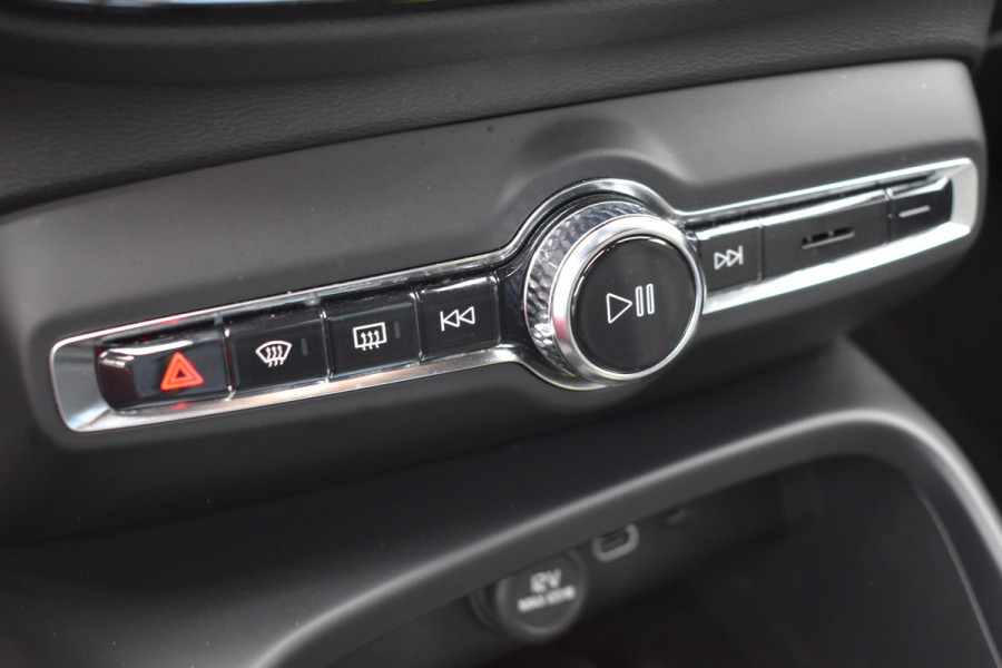 Volvo XC40 B4 211PK Automaat Core Bright Trekhaak | ACC | Blis | Camera | Stoelverwarming