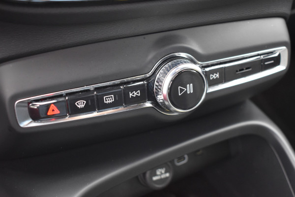 Volvo XC40 B4 211PK Automaat Core Bright Trekhaak | ACC | Blis | Camera | Stoelverwarming