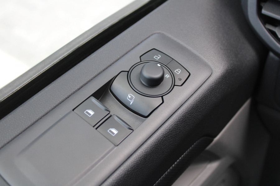 Ford Transit Custom 320 2.0 TDCI L2H1 Trend 170pk - Achterklep - Carplay - Android - LED koplampen - Stoelverwarming - 70l tank - Rijklaar