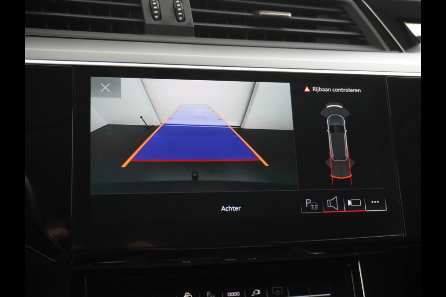 Audi e-tron 55 Quattro 408pk 95kWh Luchtvering Adaptive-Cruise Apple Carplay Android Trekhaak Elektr.Stoel+Leder+Verwarmd+Geheugen Lmv 21" C Keyless Audi sound system Lane-Assist Audi-smartphone-interface Rijstrooksensor Wifi Fase 3 Laden Origineel Nederlandse auto Nieuwprijs €90.527,-